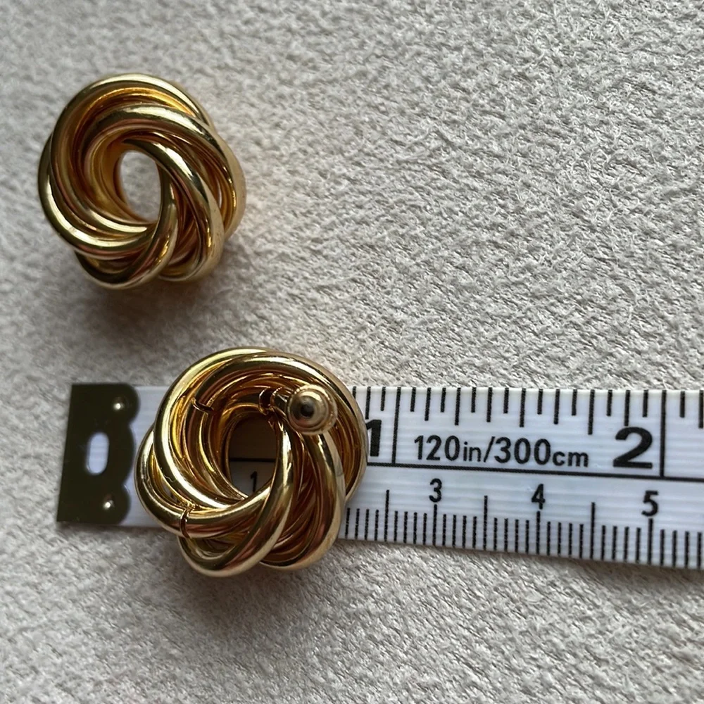 Biggie gold knot studs